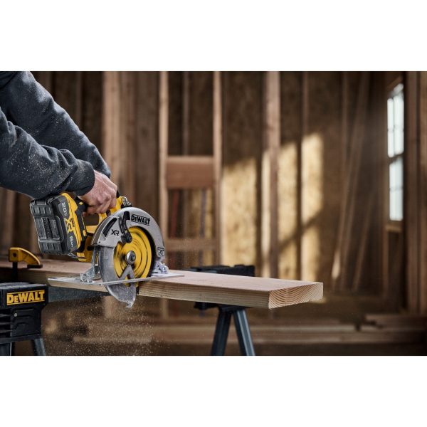 DCS590B Scie circulaire 7 1/4 po sans balai sans fil 20 V MAX* XR® (outil seulement) – Image 7