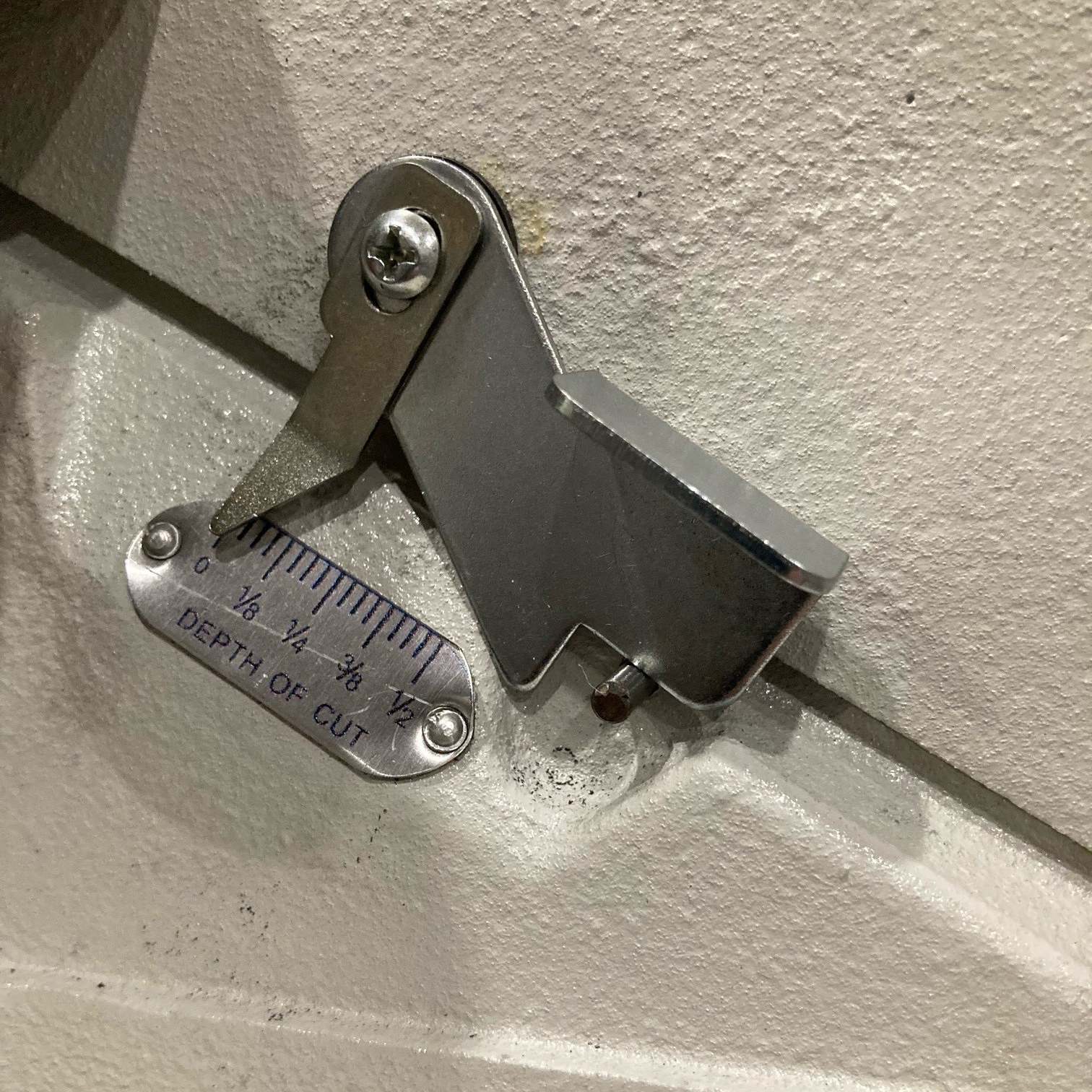 DM106FL DÉGAUCHISSEUSE DE LUXE 6 PO / 1 HP – Image 12